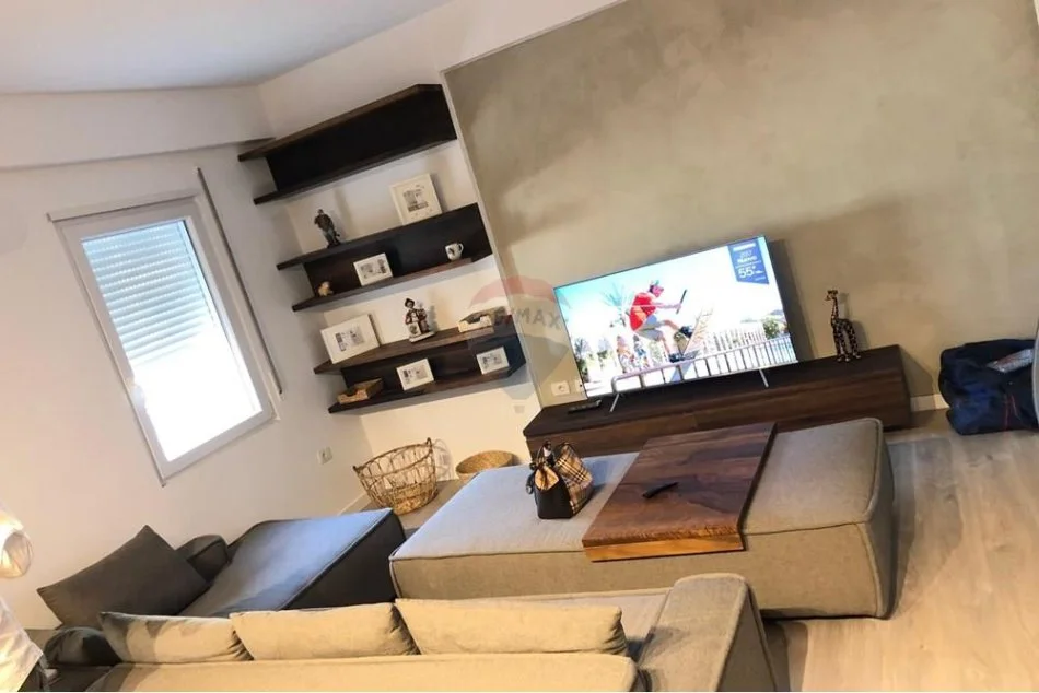 Tirane, jepet me qera apartament 1+1+Ballkon , 700 € 