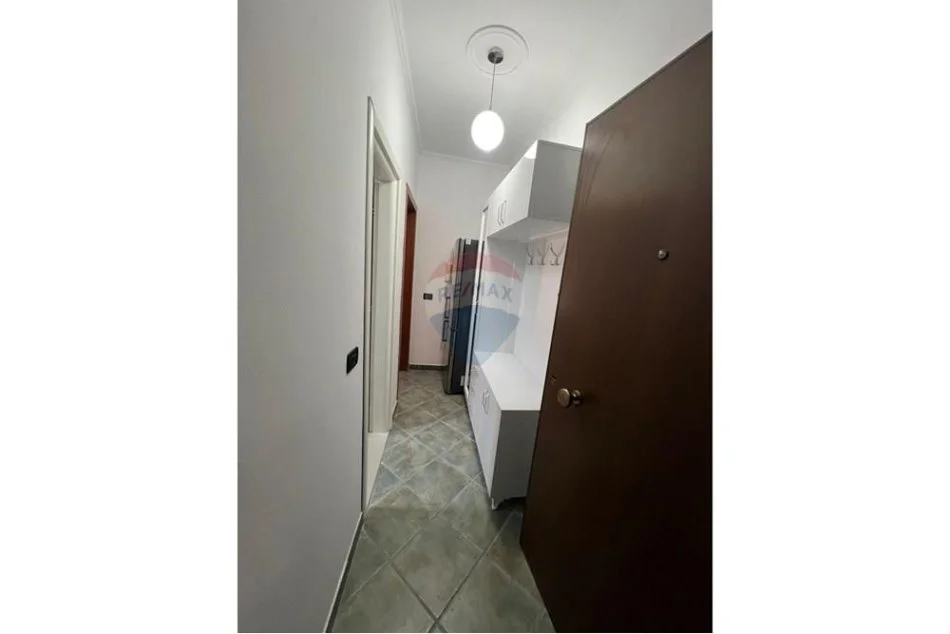 Tirane, jepet me qera apartament 1+1 Kati 7, 65 m² 600 € (rruga e Kavajes)