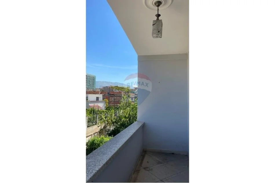Tirane, jepet me qera apartament 3+1 Kati 2, 120 m² 450 € (Porcelan,Tirane)