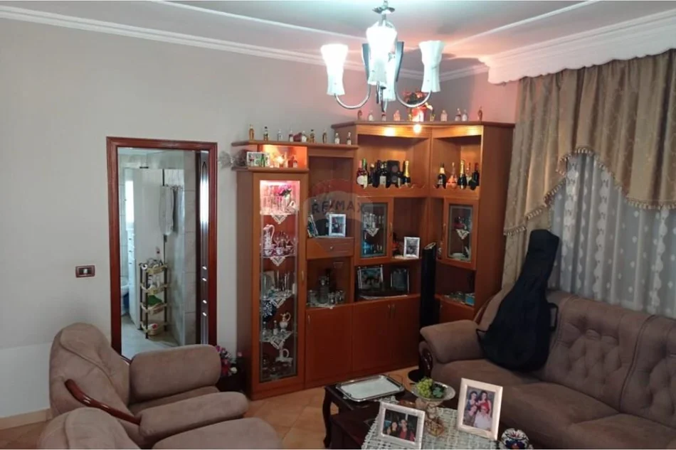 Tirane, shitet shtepi , 205 m² 300.000 € 