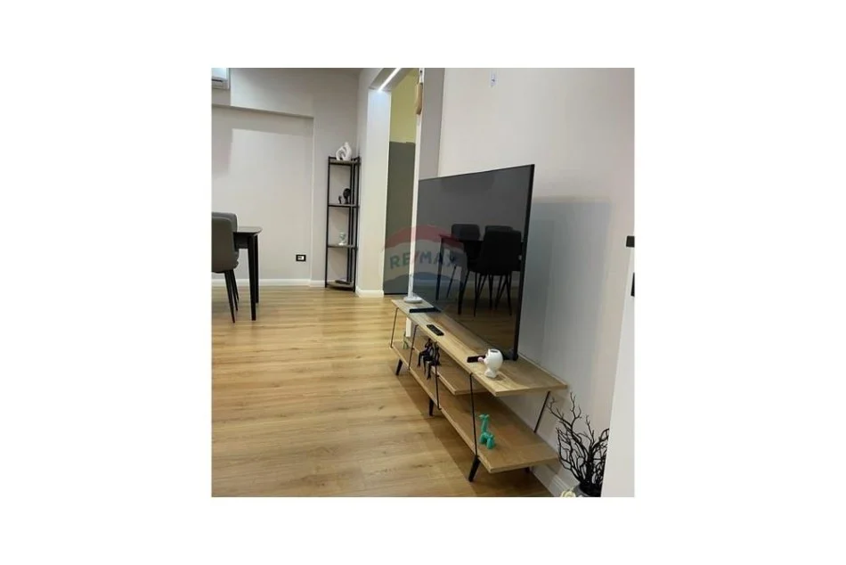 Tirane, jepet me qera 2+1 , 100 m² 850 € (Kompleksi Delijorgji, Rruga e Kavajës, Tiranë)