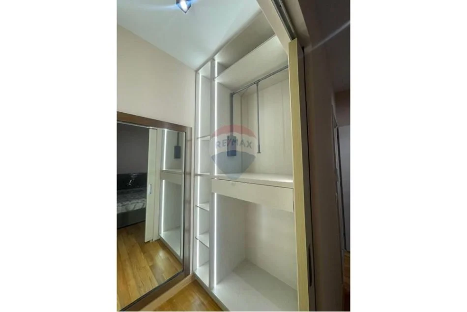 Tirane, jepet me qera apartament 1+1 Kati 3, 49 m² 450 € (Rruga Bamir Topi, Tiranë)