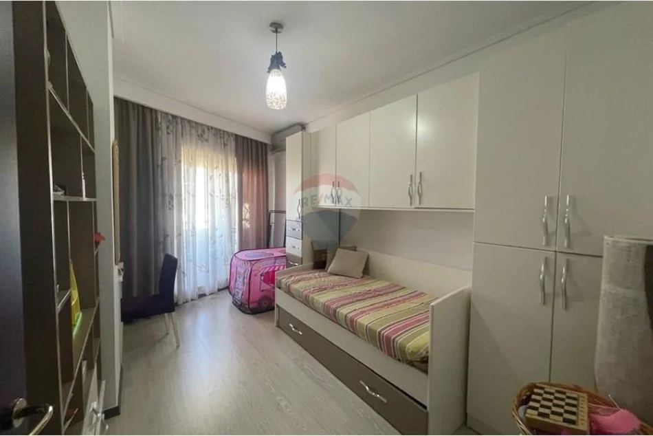 Tirane, jepet me qera apartament 2+1+Ballkon , 120 m² 900 € 
