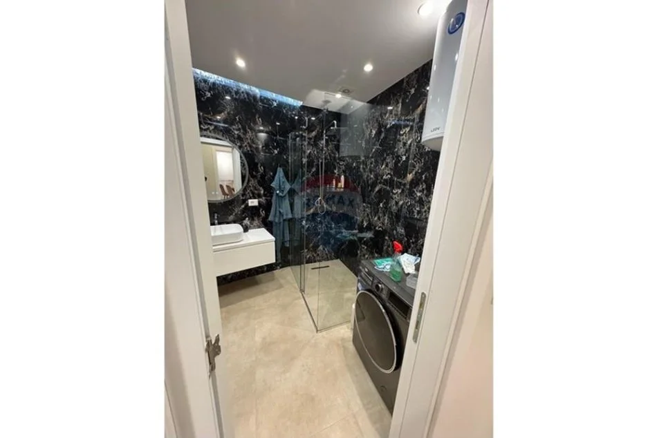 Tirane, shitet apartament 2+1+Ballkon , 110 m² 265.000 € 