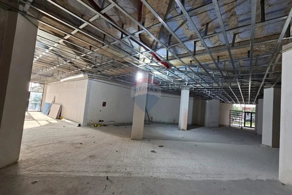 Vlore - Lungomare, shitet ambjent biznesi Kati 0, 555 m² 2.340.000 € (ID: 530571001-39)