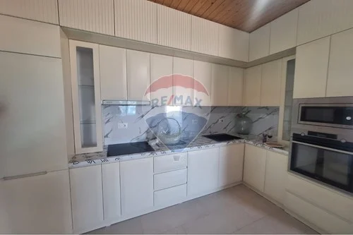 Tirane, jepet me qera apartament 2+1 Kati 2, 114 m² 600 € (prane TEG)