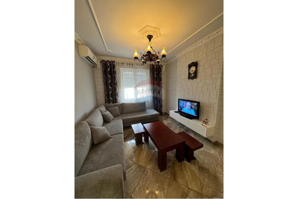 Tirane, jepet me qera apartament 2+1+Ballkon Kati 3, 95 m² 950 € (Blloku)