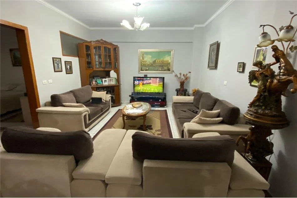 Tirane, jepet me qera apartament 2+1+Ballkon , 100 m² 550 € 