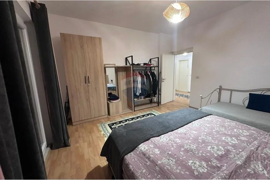 Tirane, jepet me qera apartament 1+1 Kati 4, 52 m² 650 € (Sheshi Skënderbej,)