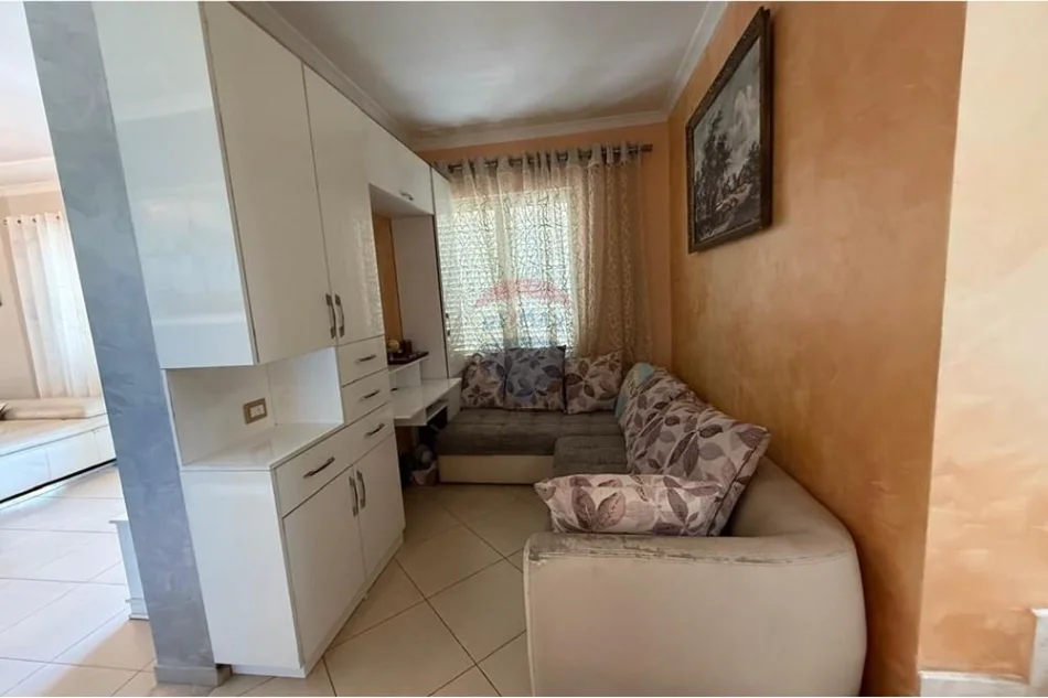 Shqiperi, shitet Vile , 370.000 € 