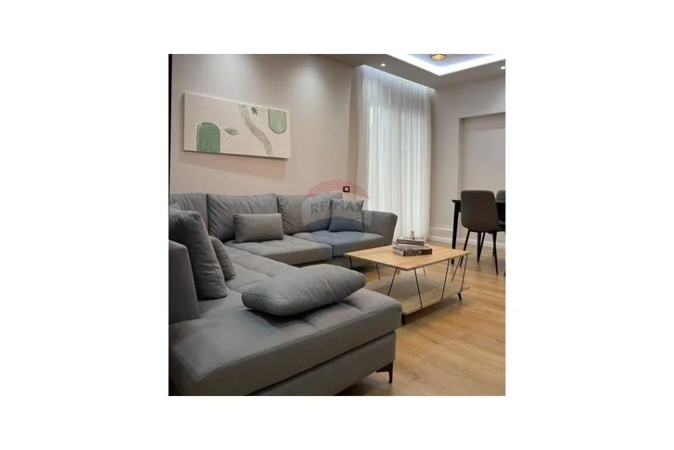 Tirane, jepet me qera apartament 2+1+Aneks+Ballkon Kati 11, 110 m² 860 € (Rruga e Kavajes)