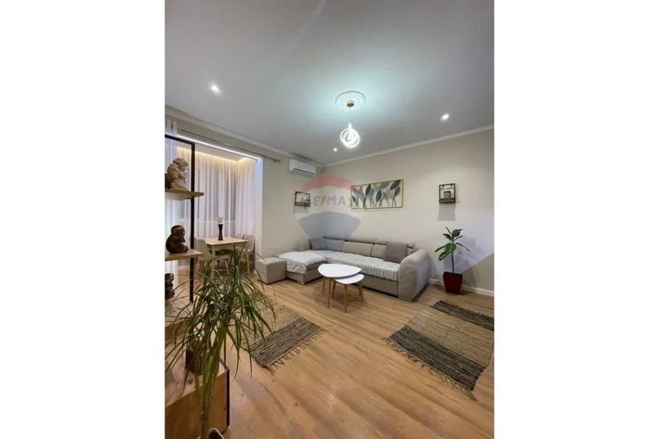 Tirane, jepet me qera apartament 1+1+Ballkon Kati 3, 62 m² 680 € (Rruga e Kavajes)