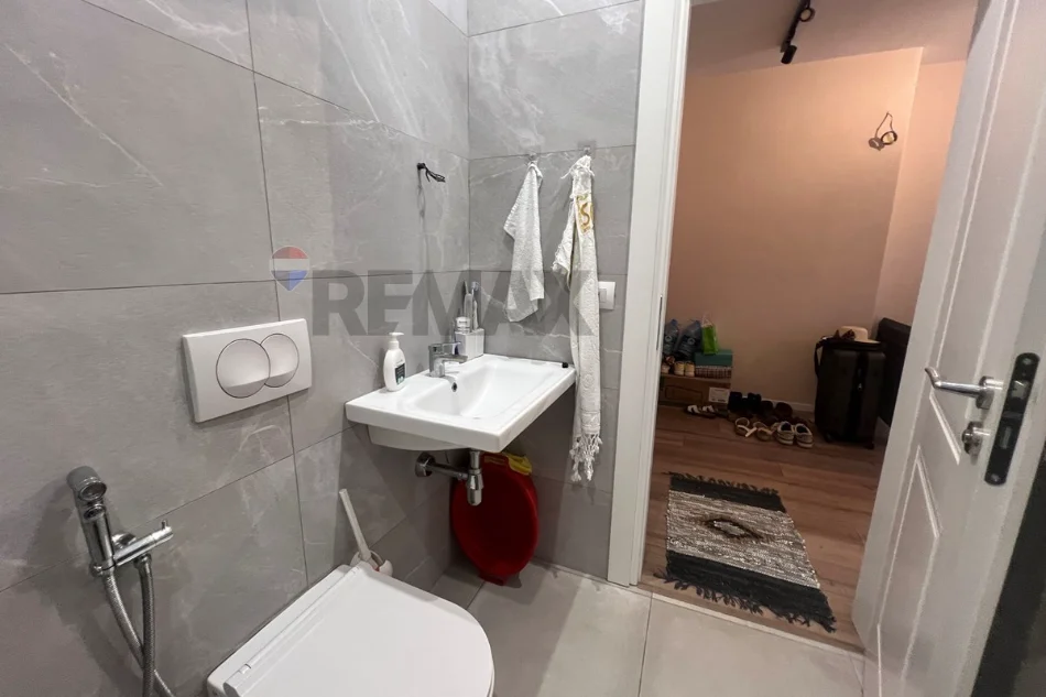 Vlore, shitet apartament 2+1+Ballkon Kati 8, 67 m² 124.500 € (Rruga Sadik Zotaj, Vlore)