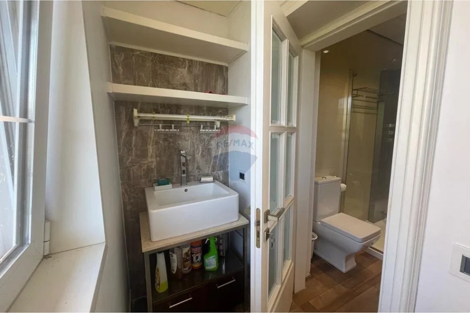 Tirane, jepet me qera apartament 1+1+Ballkon Kati 2, 75 m² 600 € (Rruga qemal stafa)