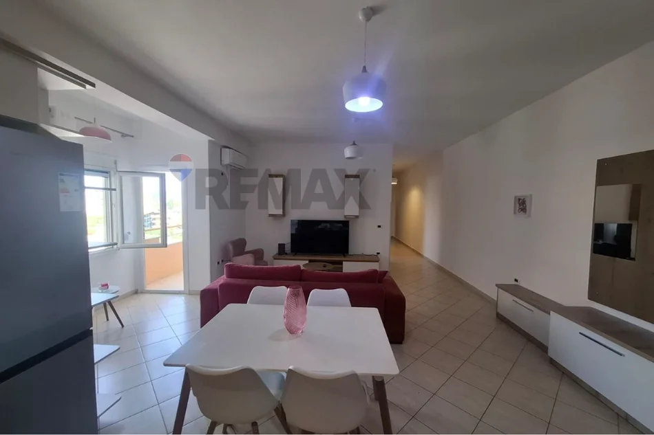Vlore - Lungomare, jepet me qera apartament 2+1+Ballkon Kati 6, 98 m² 550 € (Rruga Cameria, Lungomare, Vlore)