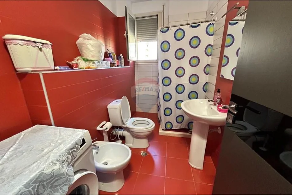 Vlore - Lungomare, jepet me qera apartament Kati 2, 120 m² 600 € (Rruga Cameria, Lungomare, Vlore)