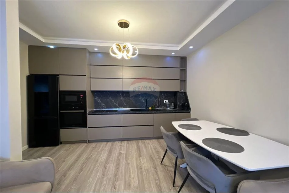 Tirane, jepet me qera 2+1 , 90 m² 900 € (Rezidenca Quartium - Hipoteka, Don Bosko, Tiranë)