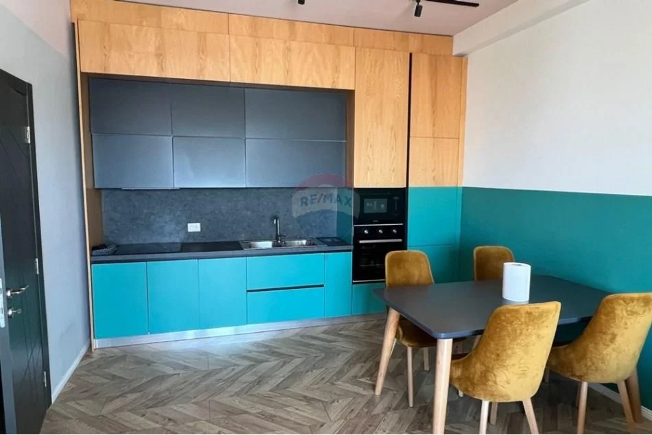 Tirane, jepet me qera apartament 1+1+Ballkon , 85 m² 800 € 