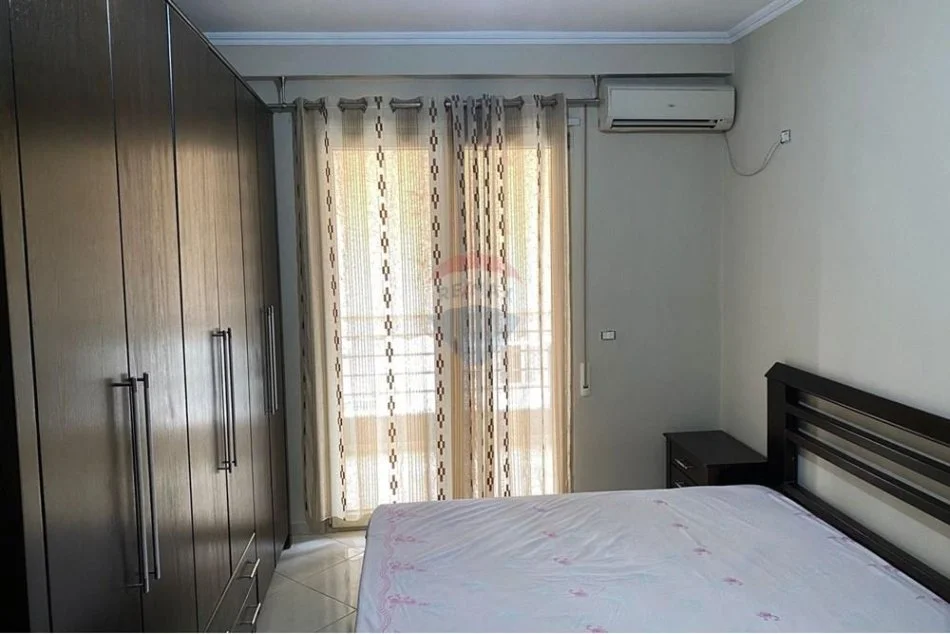 Tirane, jepet me qera apartament 2+1 Kati 4, 101 m² 350 € (Restorant Fresku)