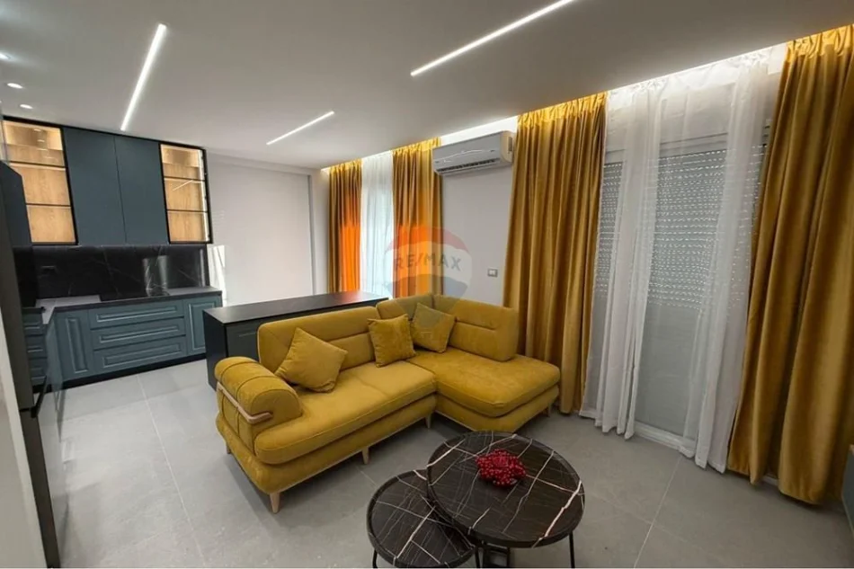 Vlore - Lungomare, jepet me qera apartament 1+1 Kati 4, 67 m² 700 € (Rruga Dhimitër Konomi, Ujë i Ftohtë, Vlorë)