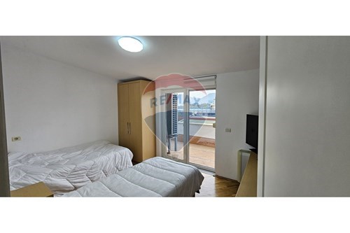 Tirane, jepet me qera apartament 2+1+Aneks+Ballkon Kati 9, 168 m² 800 € (Liqeni i Thate)