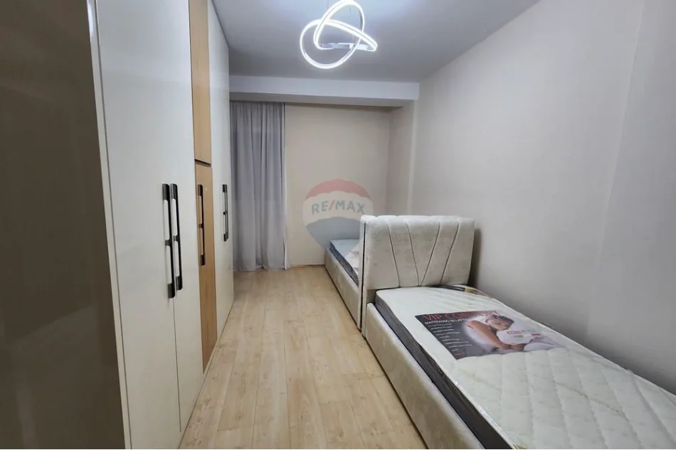 Tirane, jepet me qera apartament , 95 m² 651 € 