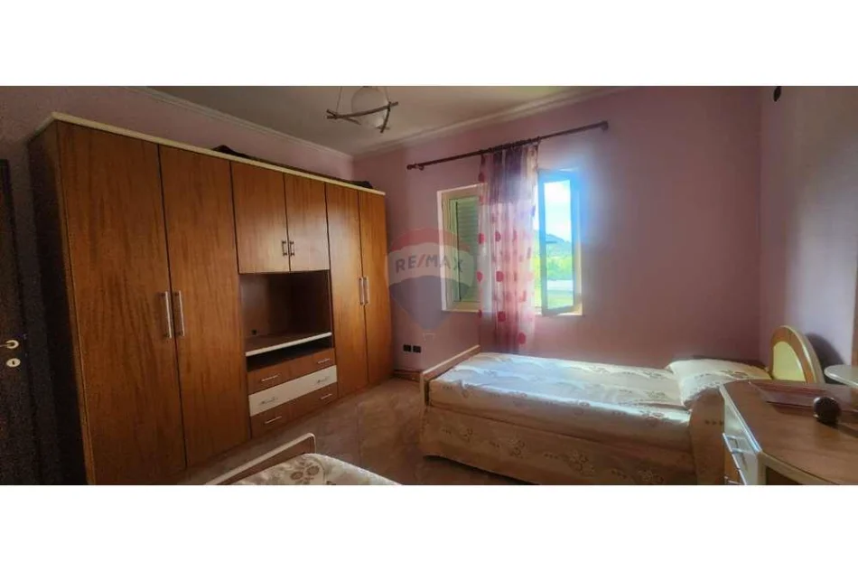 Tirane, shitet Vile , 500 m² 200.000 € (Peze helmas)