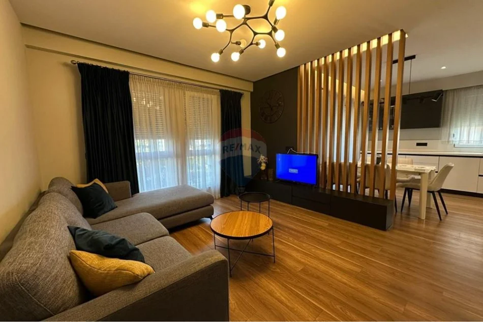 Tirane, jepet me qera apartament 3+1+Aneks+Ballkon , 130 m² 740 € (5 Maji)
