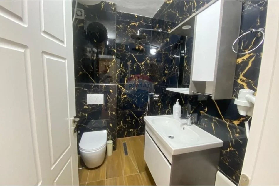 Tirane, jepet me qera apartament 2+1+Ballkon , 100 m² 600 € 