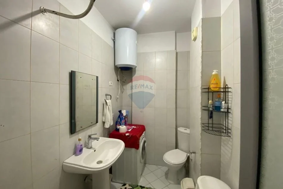 Tirane, jepet me qera apartament 1+1 , 60 m² 350 € (rruga prishtina)