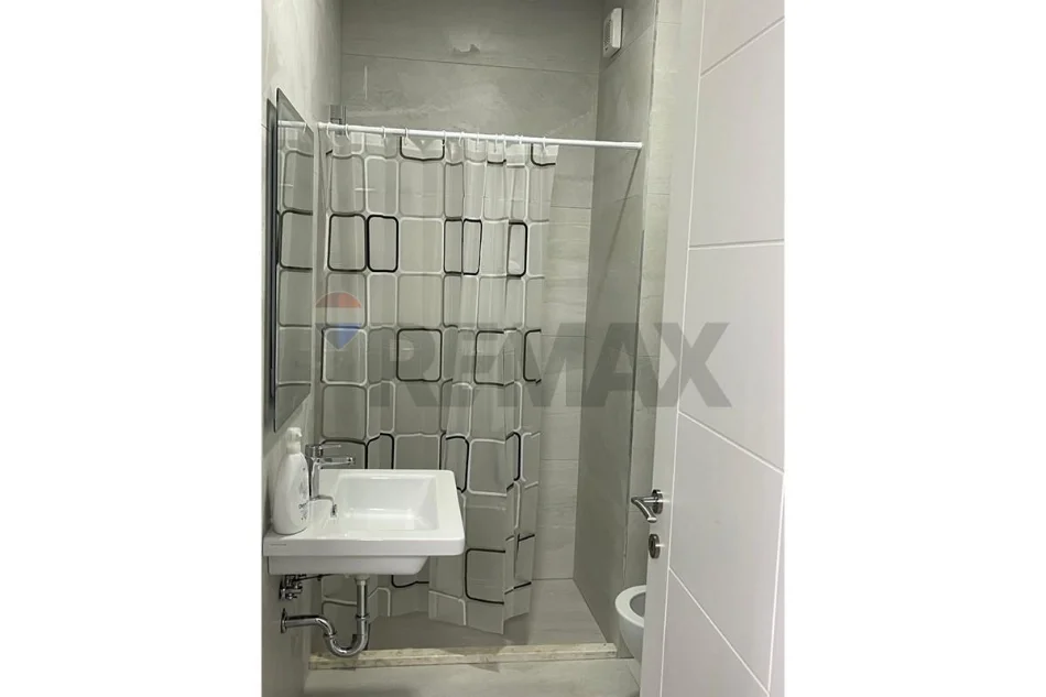 Tirane, jepet me qera apartament 1+1 Kati 2, 60 m² 600 € (Xhanfize keko)
