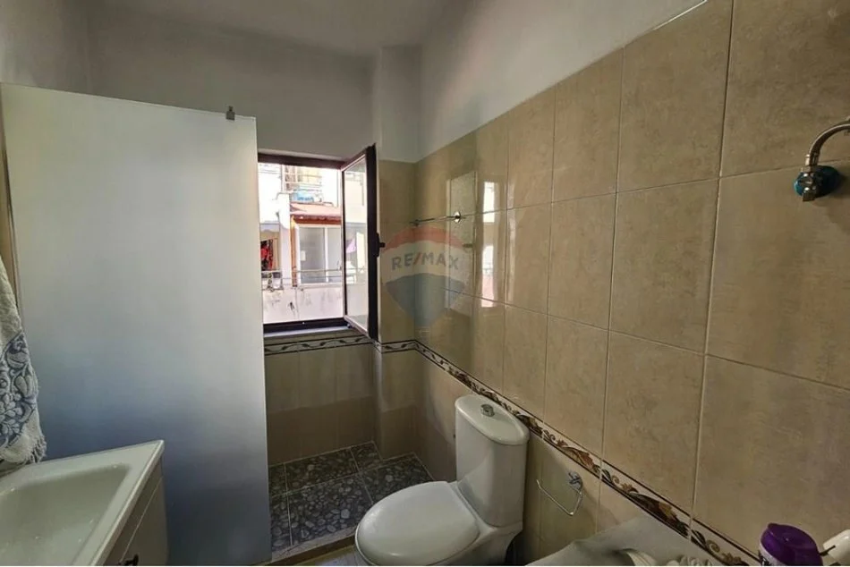 Tirane, jepet me qera apartament 2+1 Kati 2, 600 € (Elenora)