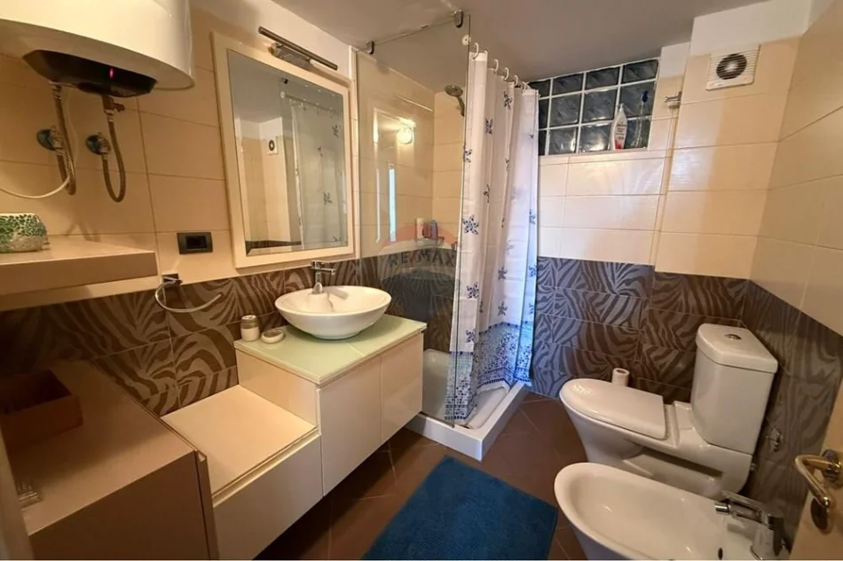 Tirane, shitet apartament , 132 m² 245.000 € 