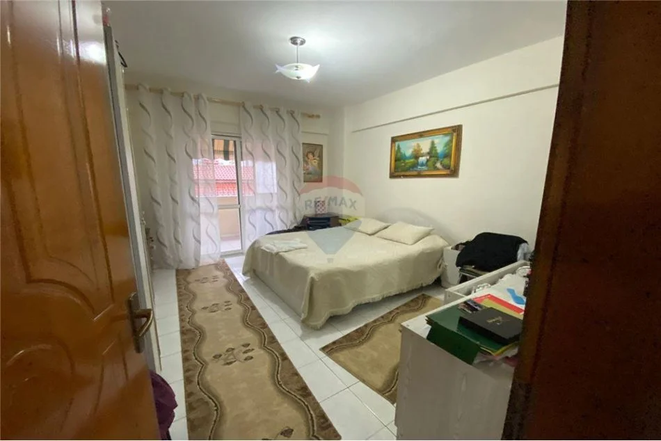 Tirane, jepet me qera apartament 2+1+Ballkon , 100 m² 550 € 