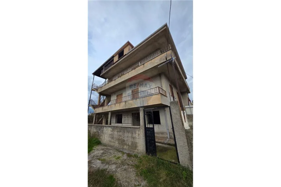 Vlore, shitet Vile Vile 4 Katshe , 407 m² 250.000 € (Rruga Demokracia, Vlore)
