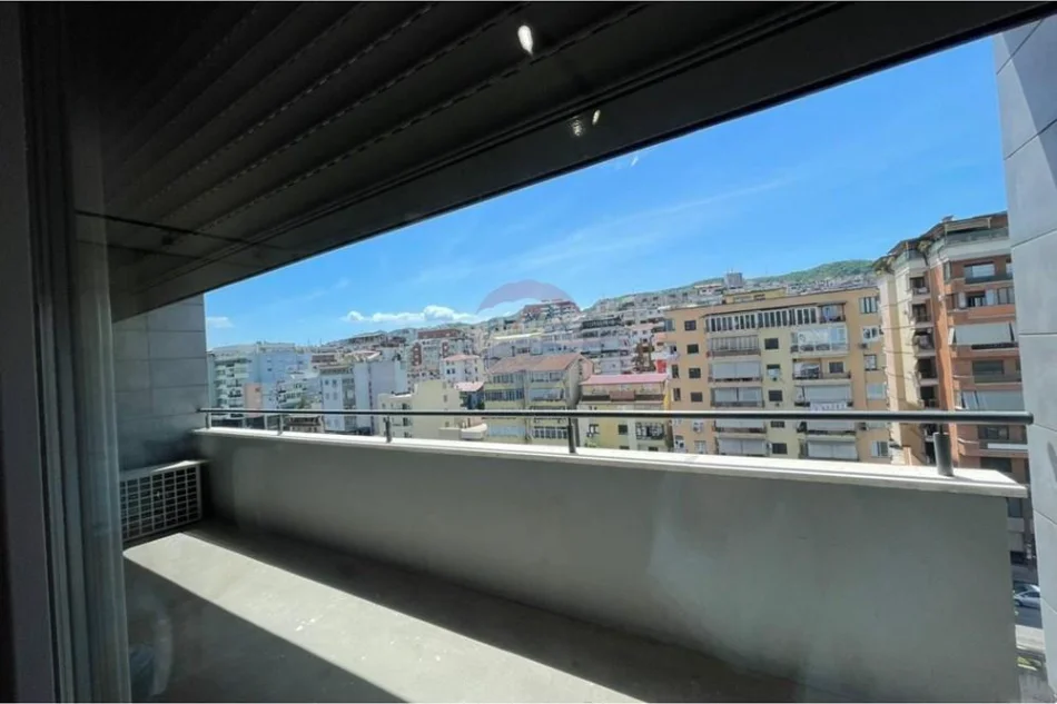 Tirane, jepet me qera zyre Kati 10, 140 m² 1.200 € (Kristal Center)