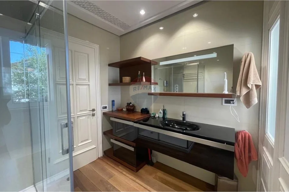 Tirane, jepet me qera apartament 2+1+Ballkon Kati 2, 75 m² 700 € (Ruga qemal stafa)