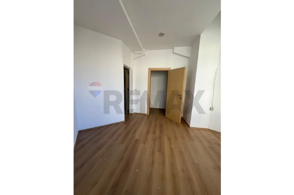 Tirane, shitet zyre Kati 1, 79 m² 