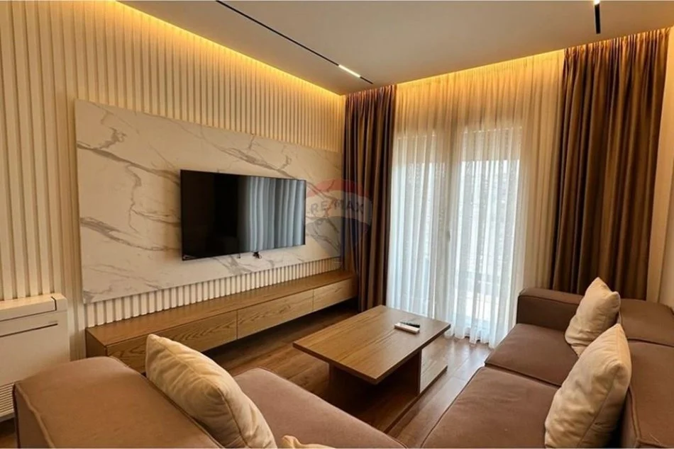 Tirane, jepet me qera apartament 1+1+Ballkon , 75 m² 800 € (Kopshti Botanik)