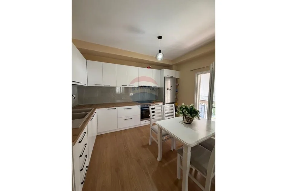 Tirane, jepet me qera apartament 1+1+Ballkon , 65 m² 550 € (Rruga Isuf Elezi Selite)