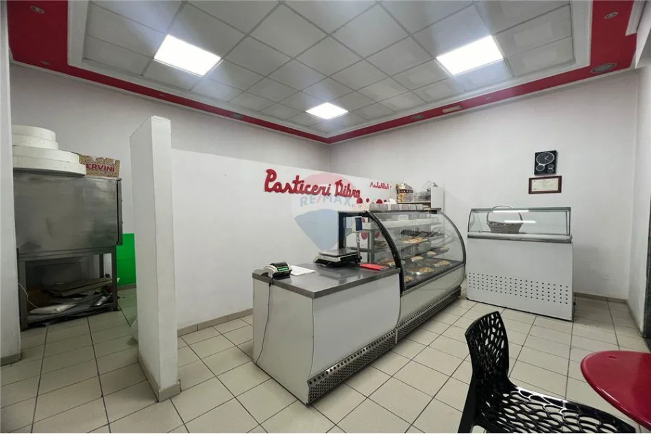 Vlore, shitet lokal Kati 1, 47 m² 80.750 € (sheshi Isa Boletini, Vlore)