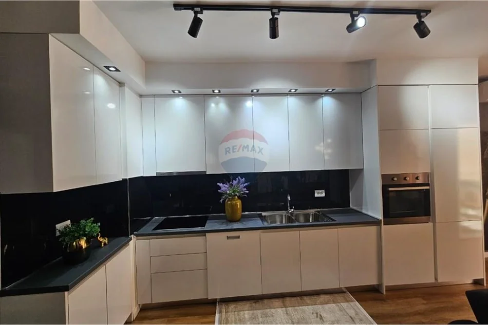 Shqiperi, jepet me qera apartament 1+1+Ballkon , 70 m² 800 € 
