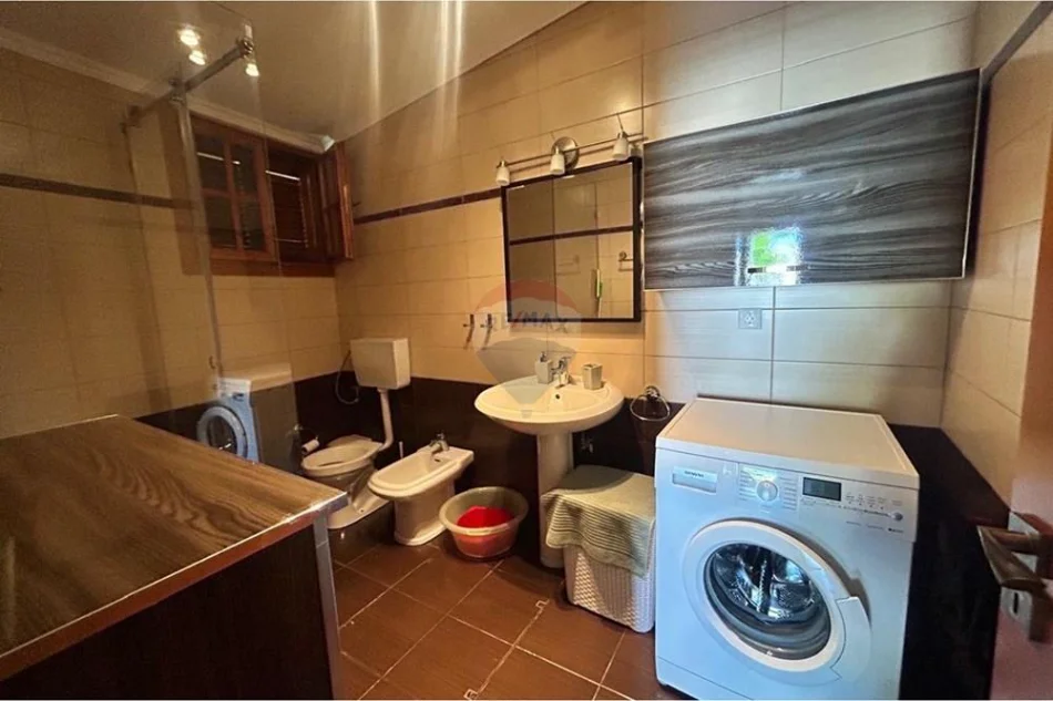 Vlore, jepet me qera shtepi 1+1 Kati 1, 64 m² 350 € (Rruga Pelivan Leskaj, Vlorë)