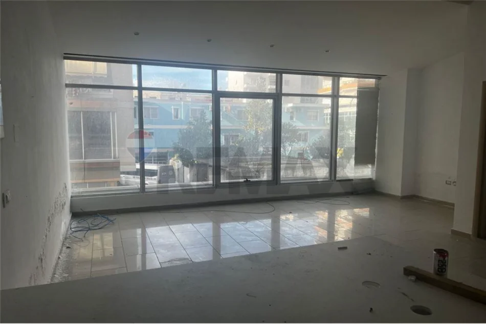 Vlore, shitet ambjent biznesi Kati 2, 33 m² 43.160 € (Rruga Saduk Zotaj, Blv Isamil Qemali, Vlore)