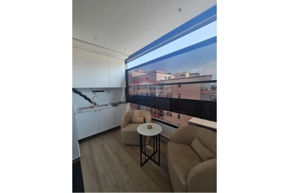 Tirane, jepet me qera apartament 2+1+Ballkon , 120 m² 700 € 