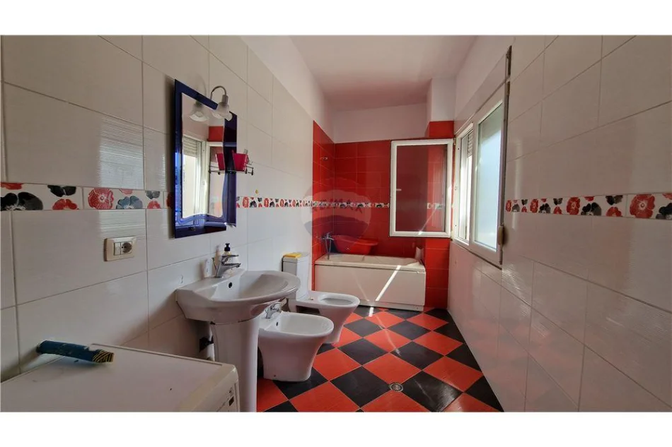 Vlore, shitet apartament 2+1 Kati 5, 155 m² 217.000 € (Blv.Ismail Qmali, Vlore)