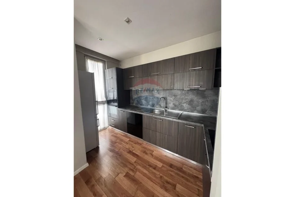 Tirane, jepet me qera apartament 2+1 Kati 9, 120 m² 700 € 