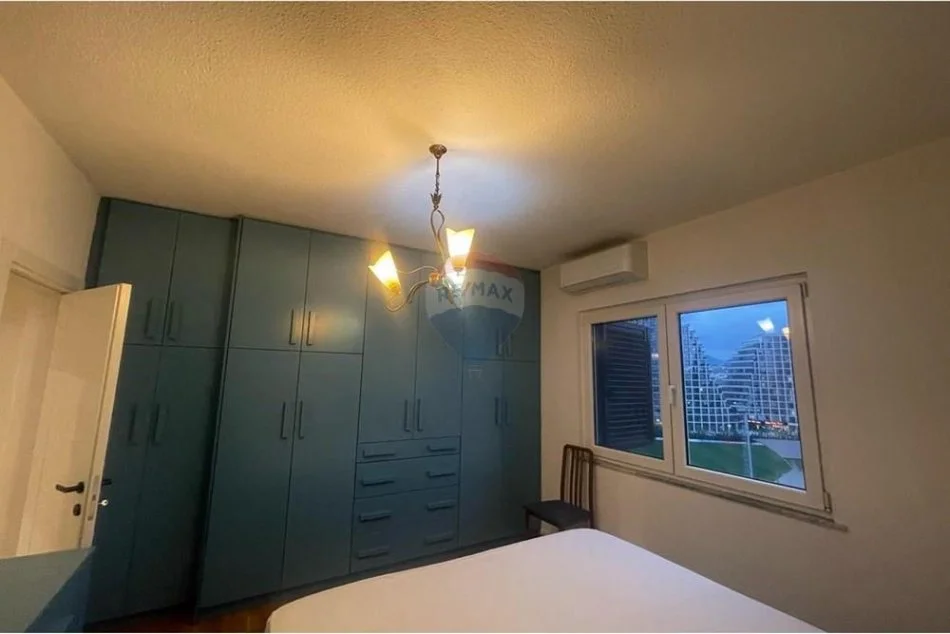 Tirane, jepet me qera apartament 2+1+Ballkon , 80 m² 750 € 