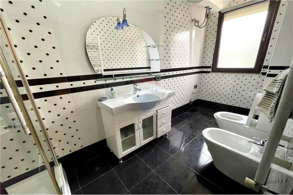 Tirane, jepet me qera apartament 1+1 Kati 2, 60 m² (kopshti zoologjik)