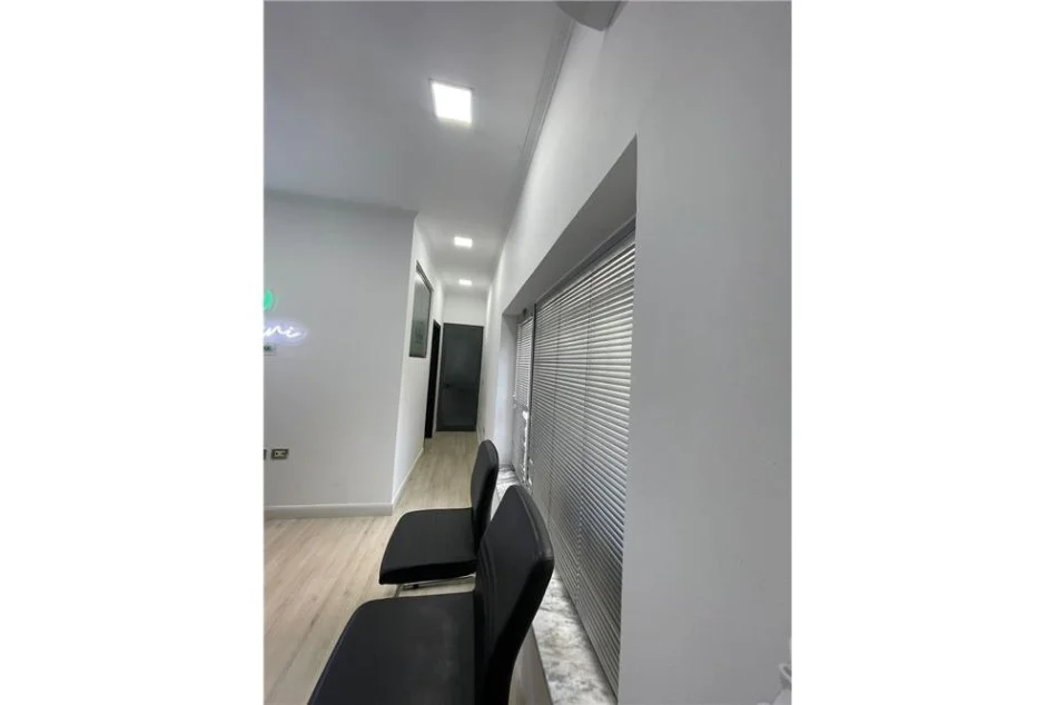 Shitet Ambjent Zyre tek Selvia, prane Sparit